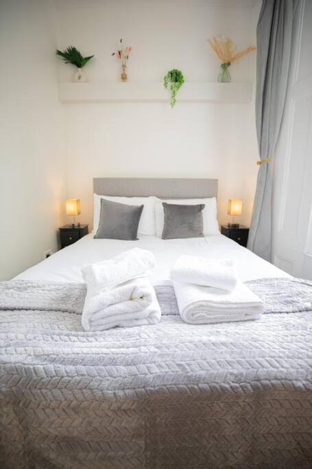 Perfect Location 4Bed 2 Bath Spacious Apartment London Kültér fotó